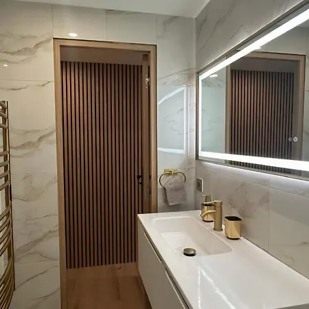 Magnifique Renove Dans Le Coeur De * Menton